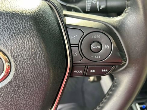 Used 2018 Toyota Camry SE FWD image 21