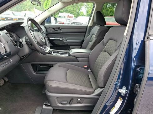 Used 2024 Nissan Pathfinder SV FWD image 15
