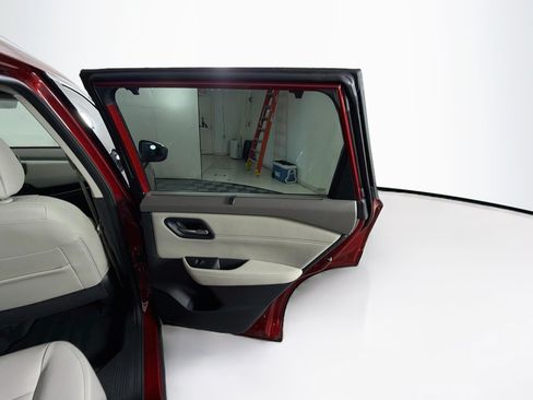Used 2023 Nissan Rogue SL w/ SL Premium Package FWD image 32