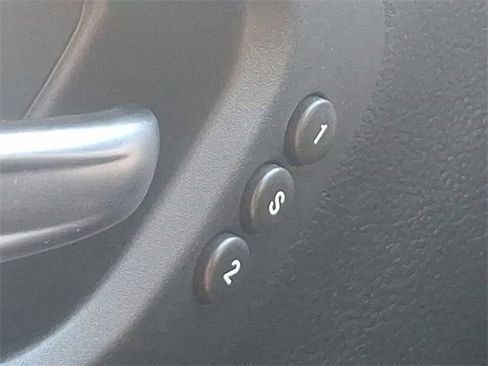 Used 2017 Jeep Cherokee Overland w/ Technology Group image 32