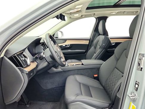 New 2026 Volvo XC90 B6 Plus w/ Protection Package Premier image 17