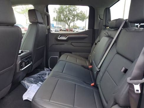 New 2026 GMC Sierra 1500 SLT image 13