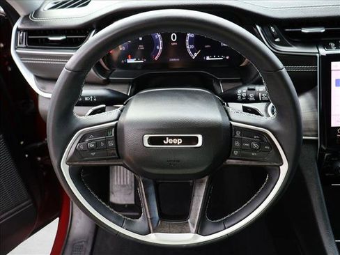 Used 2023 Jeep Grand Cherokee Limited w/ Luxury Tech Group II AWD/4WD image 13