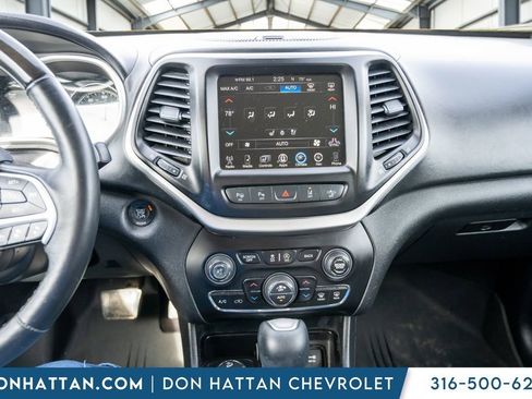 Used 2016 Jeep Cherokee Overland w/ Technology Group image 8
