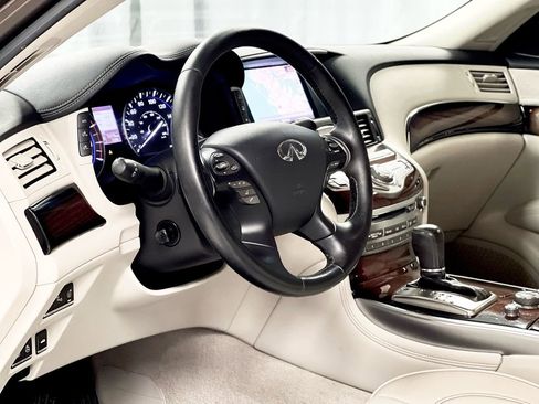 Used 2015 INFINITI Q70 L 5.6 w/ V8 Deluxe Technology Package image 16