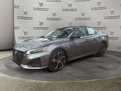 Used 2024 Nissan Altima 2.5 SR image 1