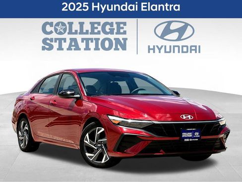Used 2025 Hyundai Elantra Sport FWD image 1