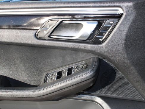 Used 2023 Porsche Macan Turbo image 18