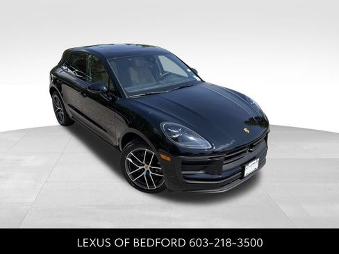 Used 2024 Porsche Macan AWD/4WD image 3