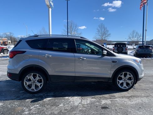 Used 2019 Ford Escape Titanium image 2