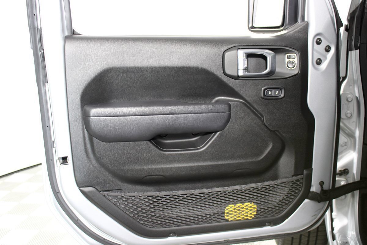 Used 2024 Jeep Wrangler Unlimited AWD/4WD image 7
