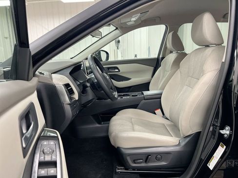 Used 2025 Nissan Rogue SV image 19