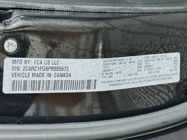 Used 2023 Chrysler Pacifica Touring FWD image 37