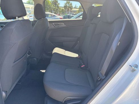 Used 2025 Kia Sportage LX image 25
