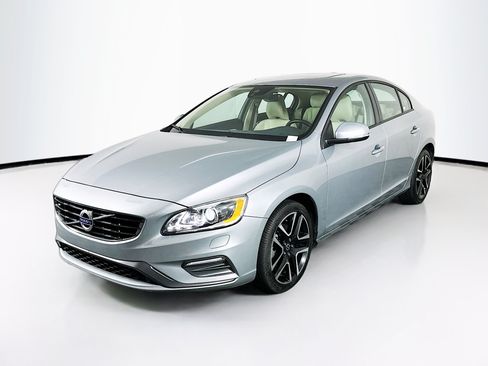 Used 2018 Volvo S60 T5 Dynamic w/ Vision Package FWD image 3