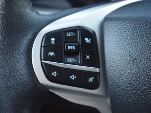 Used 2024 Ford Explorer XLT w/ Equipment Group 202A image 29