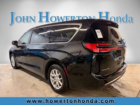 Used 2025 Chrysler Pacifica Select FWD image 5