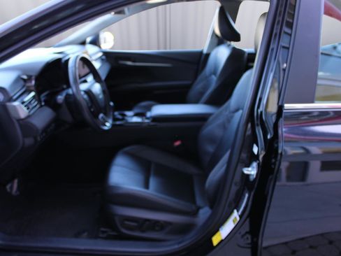 Used 2025 Toyota Camry XLE FWD image 30