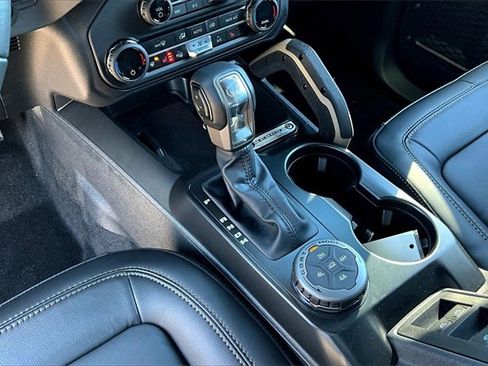 New 2025 Ford Bronco Badlands image 8