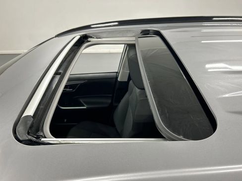 Used 2022 Toyota RAV4 XLE w/ Convenience Package image 19