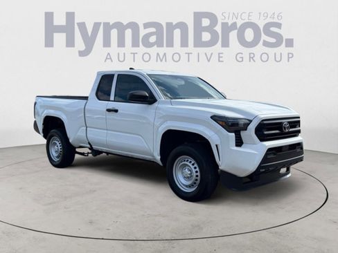 Used 2024 Toyota Tacoma SR image 1