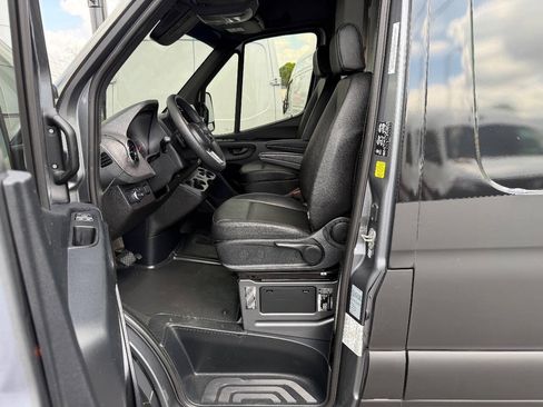 Used 2022 Mercedes-Benz Sprinter 4500 w/ Parking Package image 19