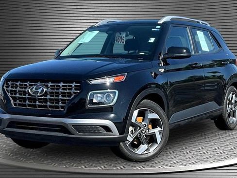 Used 2023 Hyundai Venue SEL FWD image 1