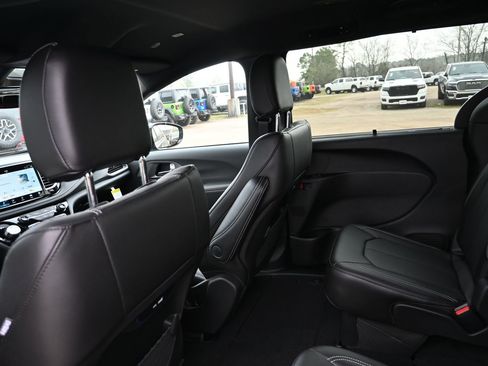 New 2026 Chrysler Pacifica Select image 20