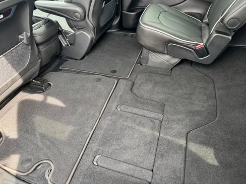 New 2026 Chrysler Pacifica Limited w/ S Appearance Package image 31