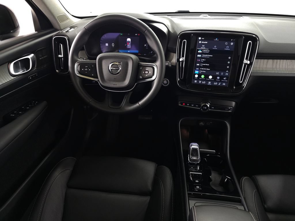Certified 2024 Volvo XC40 B5 Ultimate w/ Climate Package AWD/4WD image 19