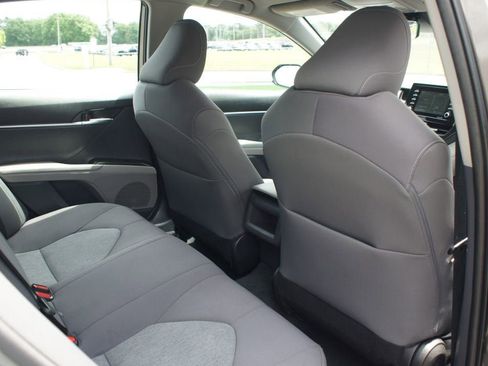 Used 2022 Toyota Camry LE FWD image 19