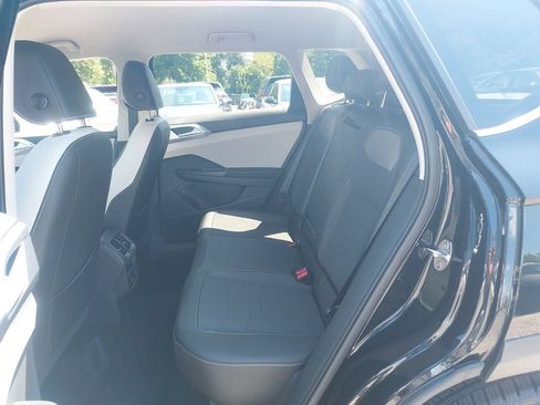 Certified 2025 Volkswagen Taos SE AWD/4WD image 26