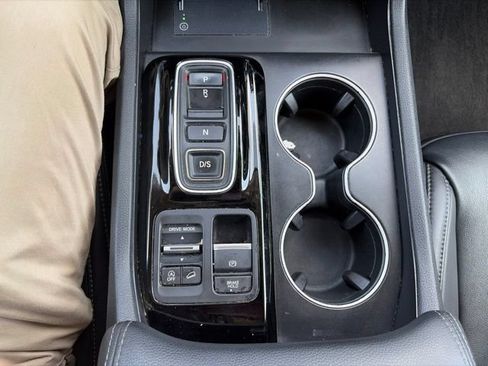 Used 2023 Honda Pilot Touring image 23