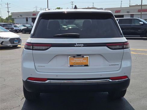 Certified 2024 Jeep Grand Cherokee Laredo X image 13