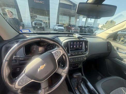 Used 2019 Chevrolet Colorado Z71 w/ Z71 Midnight Edition image 7