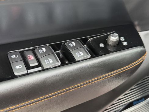Used 2024 Jeep Grand Wagoneer L Series III AWD/4WD image 25