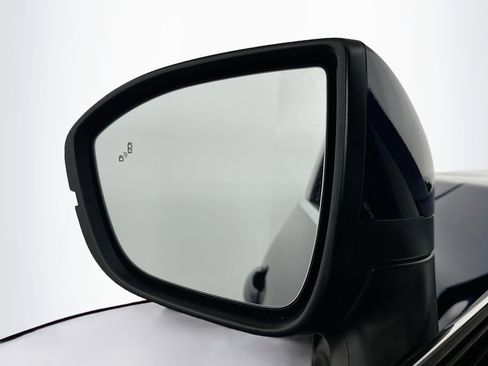 Used 2025 Nissan Pathfinder SL image 16