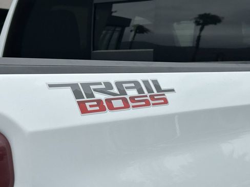 Used 2025 Chevrolet Silverado 1500 LT Trail Boss w/ Convenience Package II AWD/4WD image 5