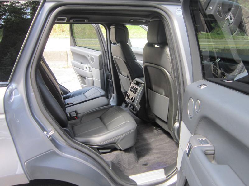 Used 2020 Land Rover Range Rover Sport HSE AWD/4WD image 13