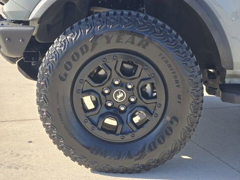 Used 2022 Ford Bronco Wildtrak image 14