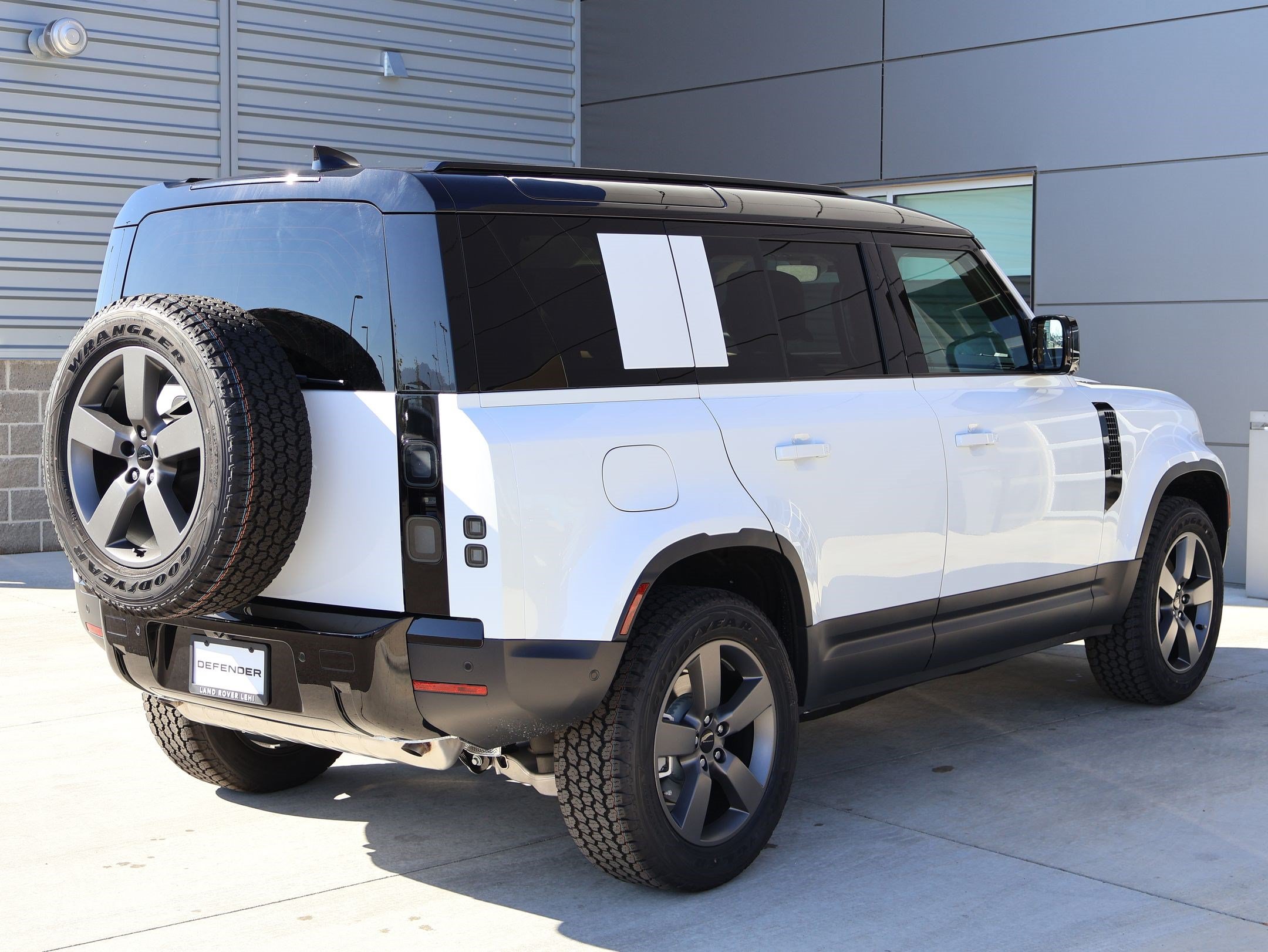 New 2026 Land Rover Defender 110 S AWD/4WD image 5