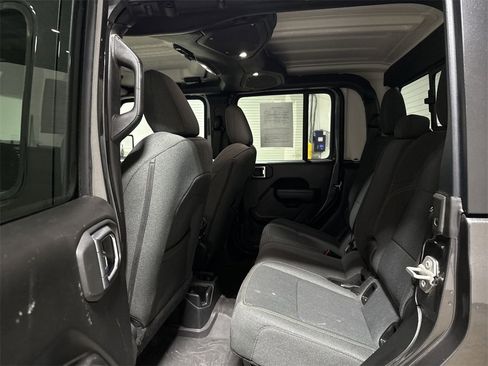 Used 2024 Jeep Gladiator Sport image 22