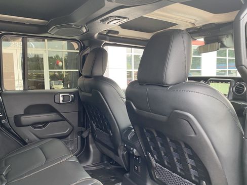 Used 2022 Jeep Wrangler Unlimited Rubicon w/ Xtreme Recon 35" Tire Package image 22