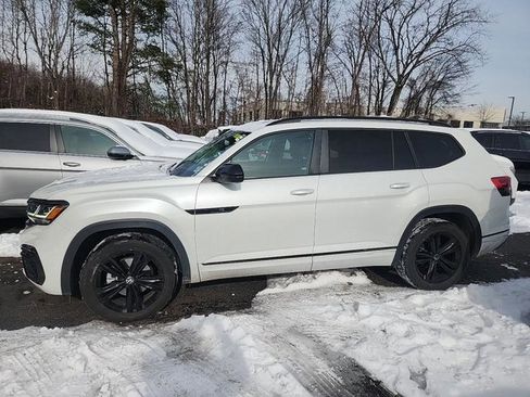 Used 2022 Volkswagen Atlas SEL R-Line image 2