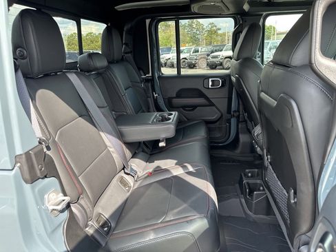 New 2025 Jeep Gladiator Rubicon image 19
