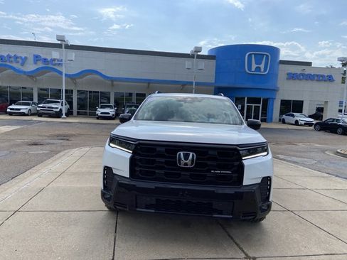 Used 2026 Honda Pilot Black Edition image 3