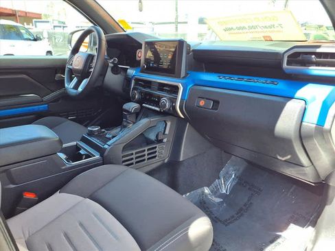 Certified 2025 Toyota Tacoma TRD Off-Road image 23