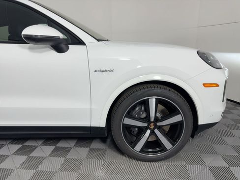 Certified 2026 Porsche Cayenne E-Hybrid Coupe AWD/4WD image 12