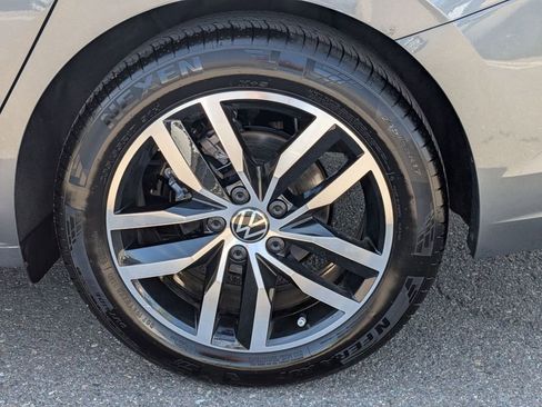 Used 2025 Volkswagen Jetta SE image 12