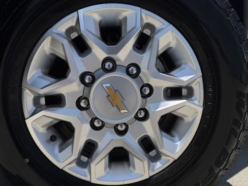 Used 2024 Chevrolet Silverado 2500 LTZ w/ LTZ Convenience Package AWD/4WD image 9